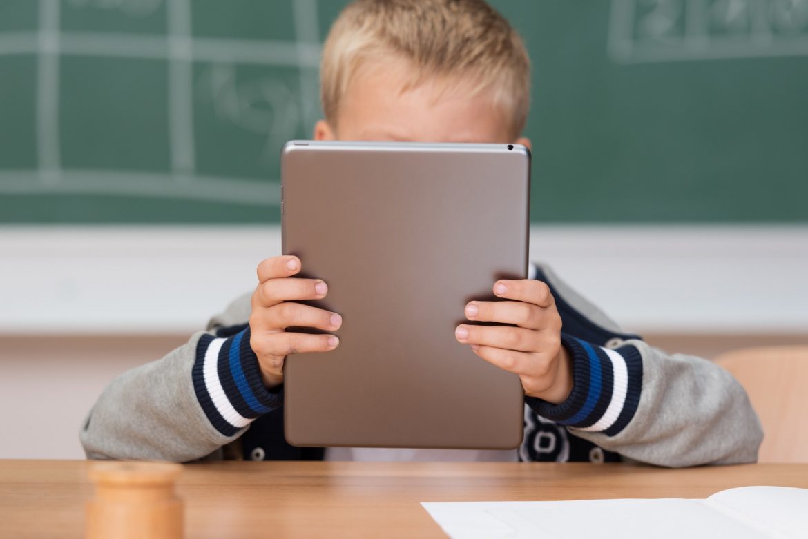 copil_tableta-1