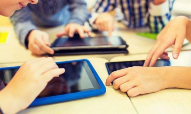 1-mai-multe-scoli-din-botosani-primesc-bani-pentru-tablete-si-echipamente-it