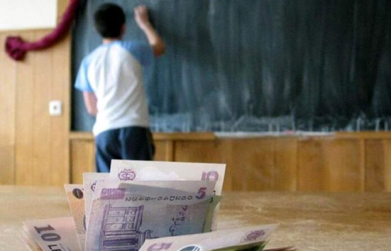 elevii-din-familiile-defavorizate-vor-primi-tichete-sociale-in-valoare-de-500-de-lei-pentru-rechizite-si-haine-DE0