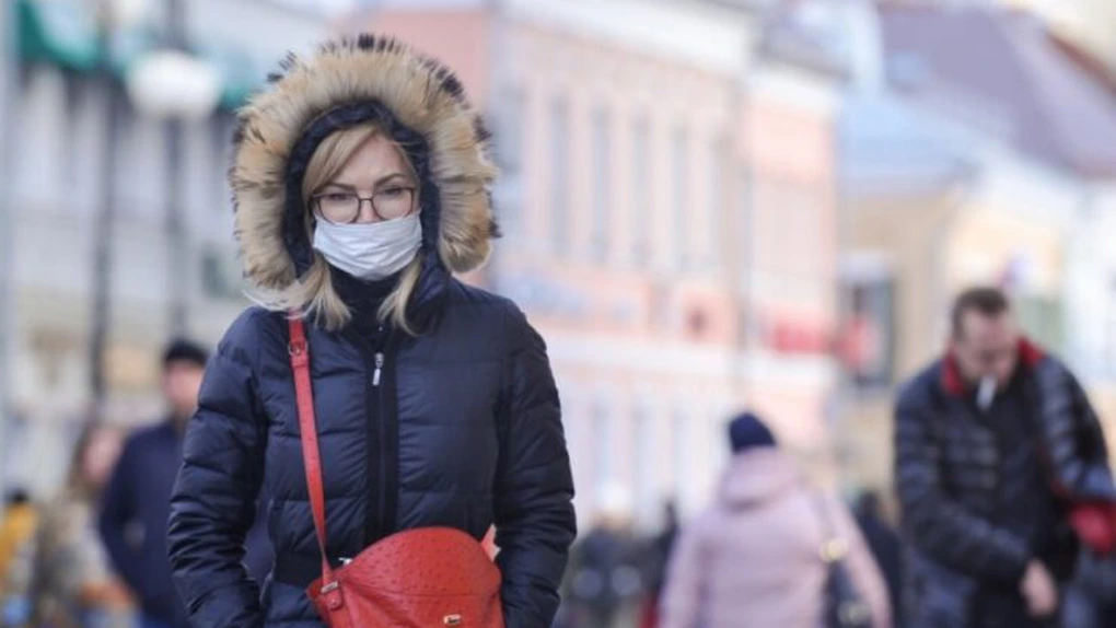 bneGeneric_Russia_coronavirus_mask_on_red_square_crowd_people_1_2-741×420