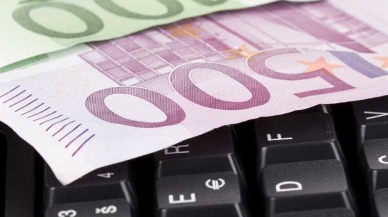 fonduri-dreamstime_0-795×445 (1)